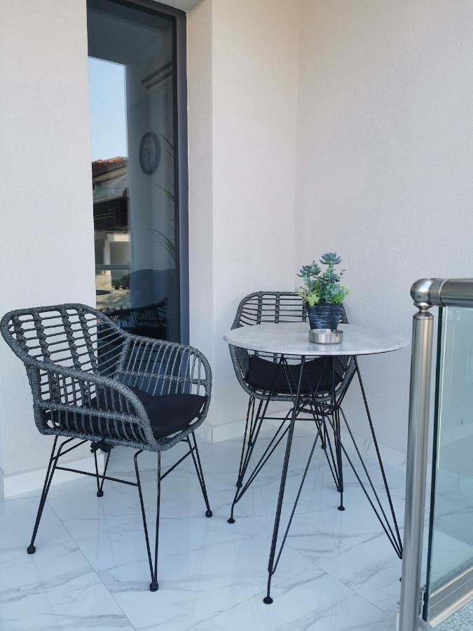Armonia Luxury Suites Vrasná Dış mekan fotoğraf